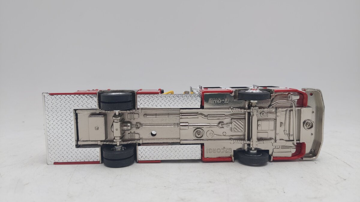 Corgi US52208 1:50 E-1 Sidemount Pumper, Fairfax County VG
