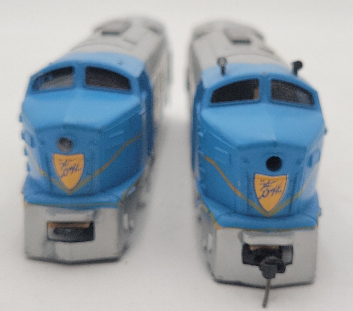 Model Power 725 HO Delaware & Hudson Powered Sharknose Diesel Locomotives (2) VG