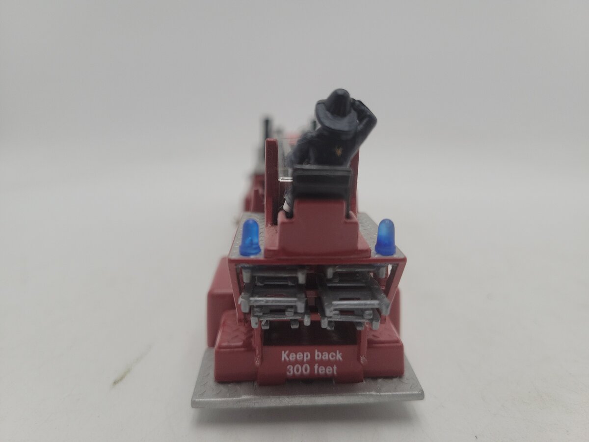 Corgi 97321 1:50 American LaFrance Aerial Ladder Truck VG