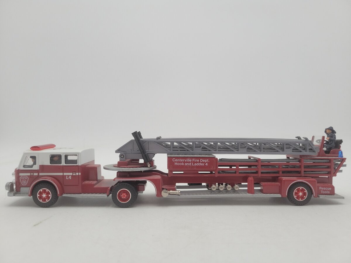 Corgi 97321 1:50 American LaFrance Aerial Ladder Truck VG