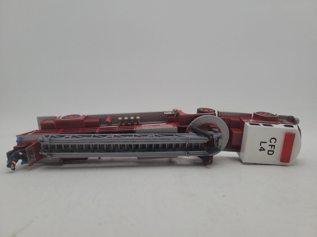 Corgi 97321 1:50 American LaFrance Aerial Ladder Truck VG