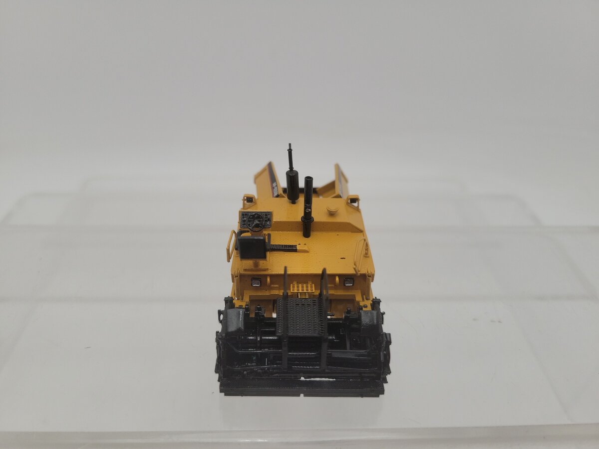 CCM AP-1055B 1:87 Scale Caterpillar Asphalt Paver Brass Limited Edition # 0469 LN/Box