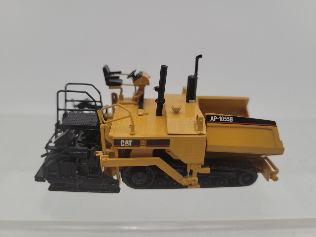 CCM AP-1055B 1:87 Scale Caterpillar Asphalt Paver Brass Limited Edition # 0469 LN/Box