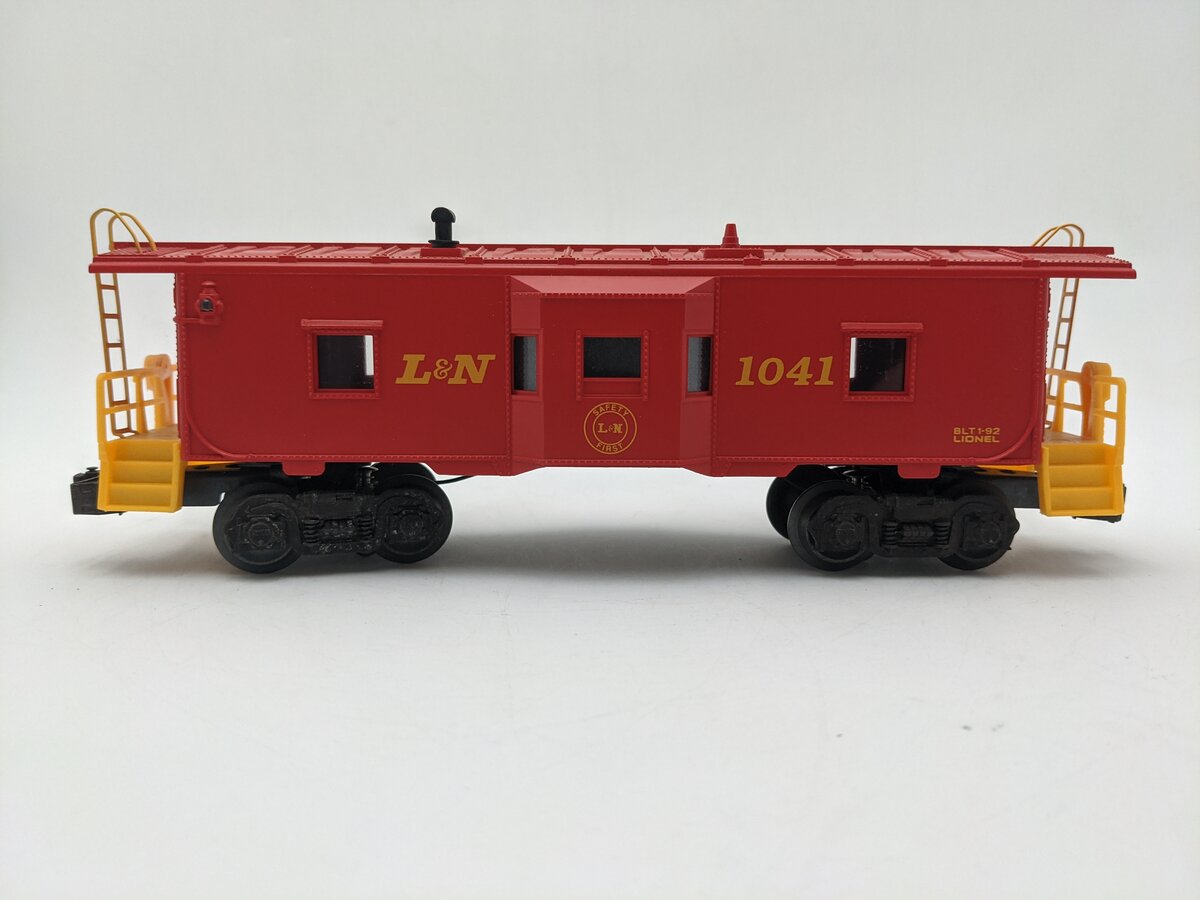 Lionel 6-16538 O Gauge Louisville & Nashville Bay-Window Caboose #1041 EX