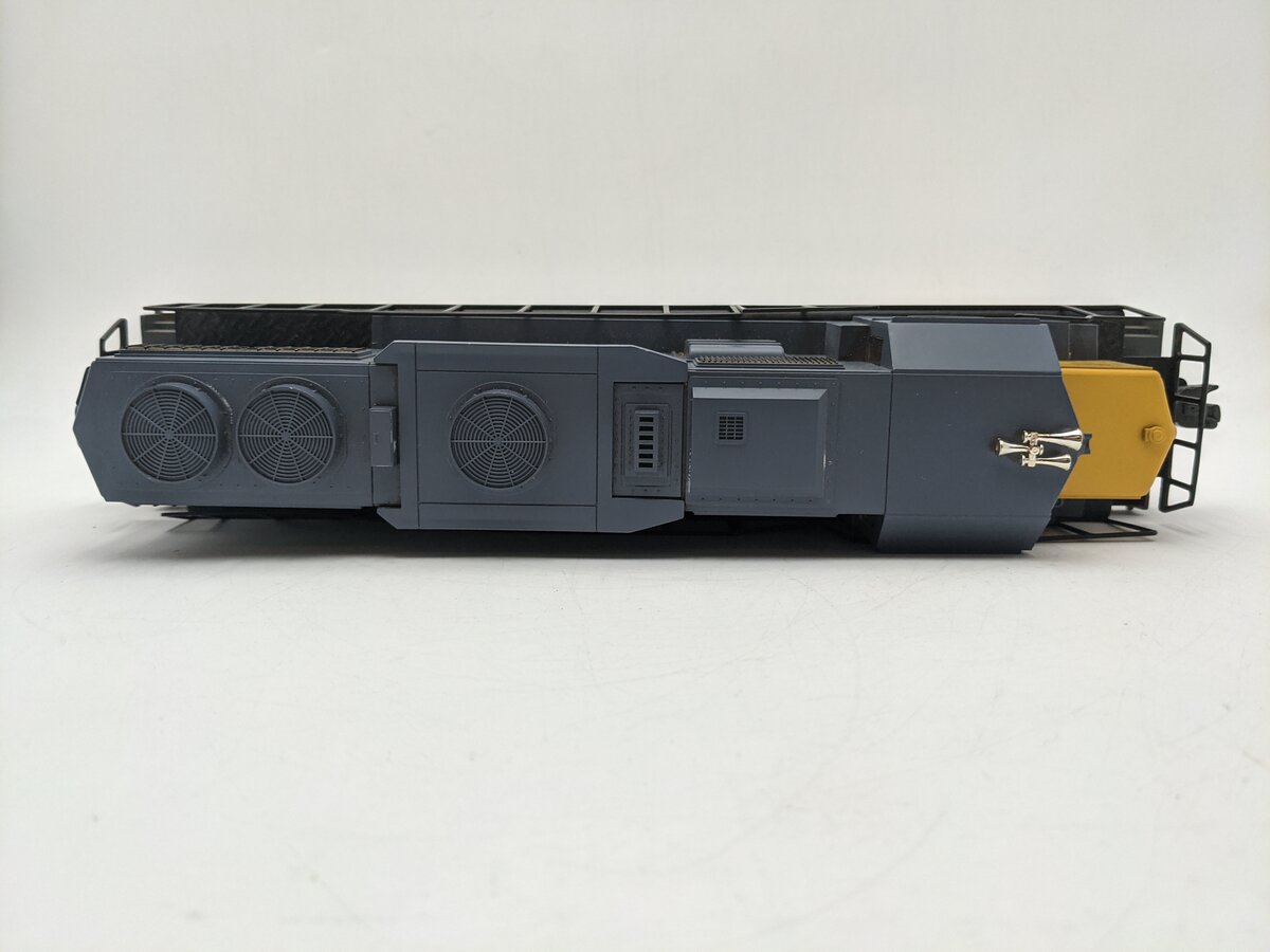 Lionel 6-18819 O Gauge Louisville & Nashville GP-38 Diesel Locomotive #4136 VG