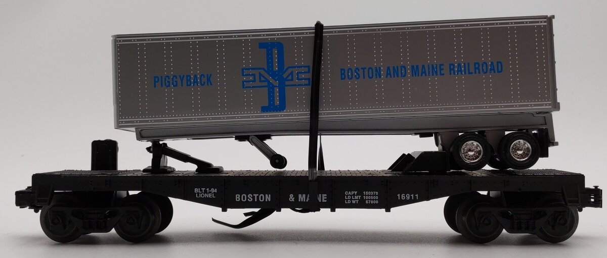 Lionel 6-16911 O Gauge Boston & Maine Flatcar with Piggyback Trailer EX/Box