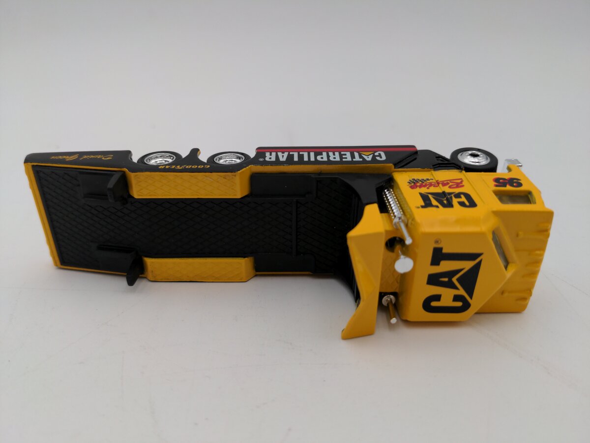 Matchbox 95 1:90 Scale 1983 CAT Racing Convoy 