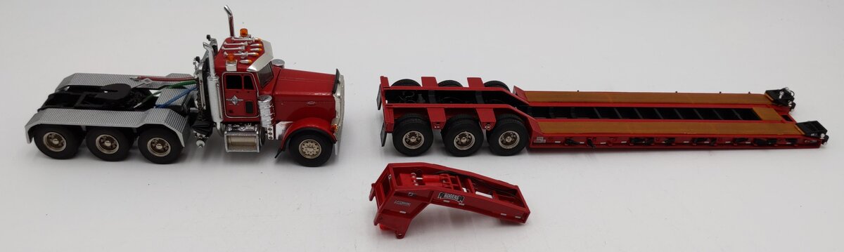 First Gear 1:50 Scale Peterbilt 379 3-axle semi-tractor W/ Rogers lowboy trailer VG