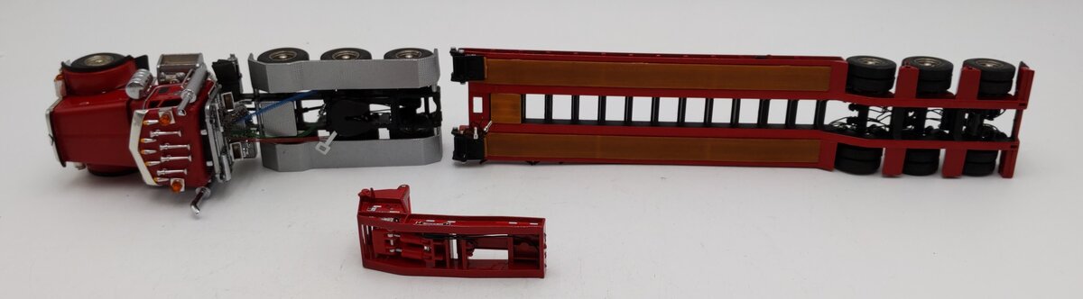 First Gear 1:50 Scale Peterbilt 379 3-axle semi-tractor W/ Rogers lowboy trailer VG
