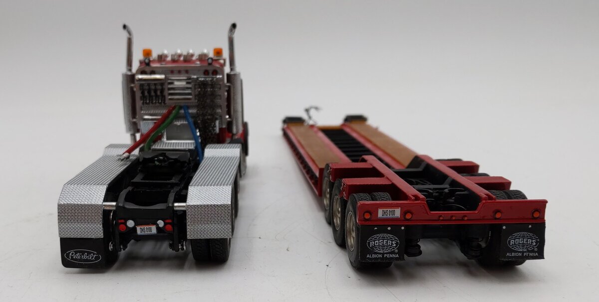 First Gear 1:50 Scale Peterbilt 379 3-axle semi-tractor W/ Rogers lowboy trailer VG