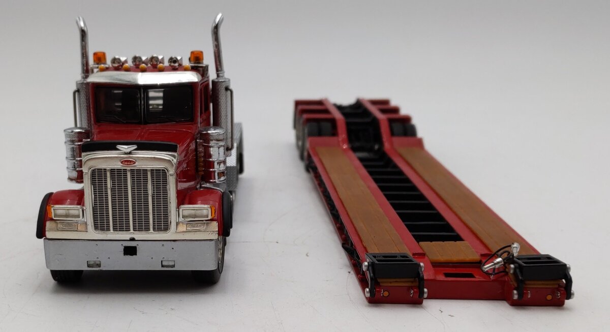 First Gear 1:50 Scale Peterbilt 379 3-axle semi-tractor W/ Rogers lowboy trailer VG
