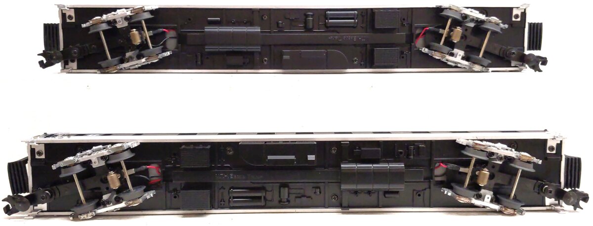 MTH 20-80004E O BNSF 70' Streamlined Sleeper/Diner Passenger Set (Set of 2) VG