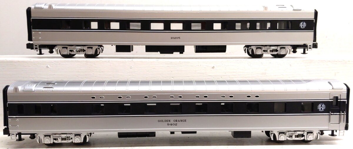 MTH 20-80004E O BNSF 70' Streamlined Sleeper/Diner Passenger Set (Set of 2) VG