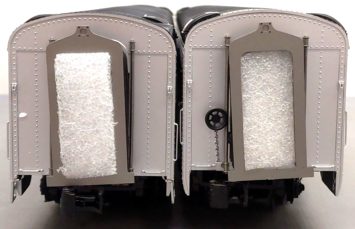MTH 20-69240 New Haven Premier 70' Streamlined O Gauge Passenger Cars (Set of 2) EX/Box