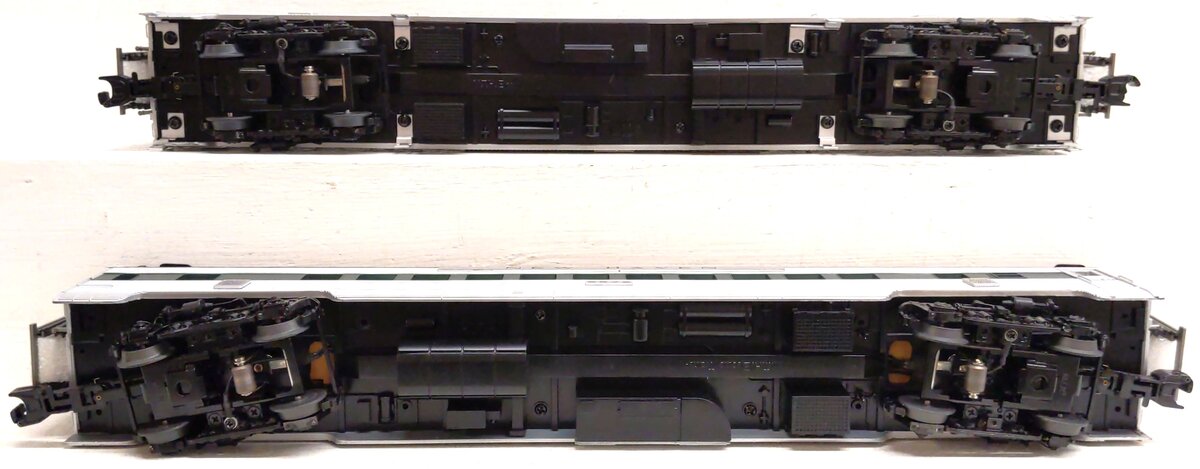 MTH 20-69240 New Haven Premier 70' Streamlined O Gauge Passenger Cars (Set of 2) EX/Box