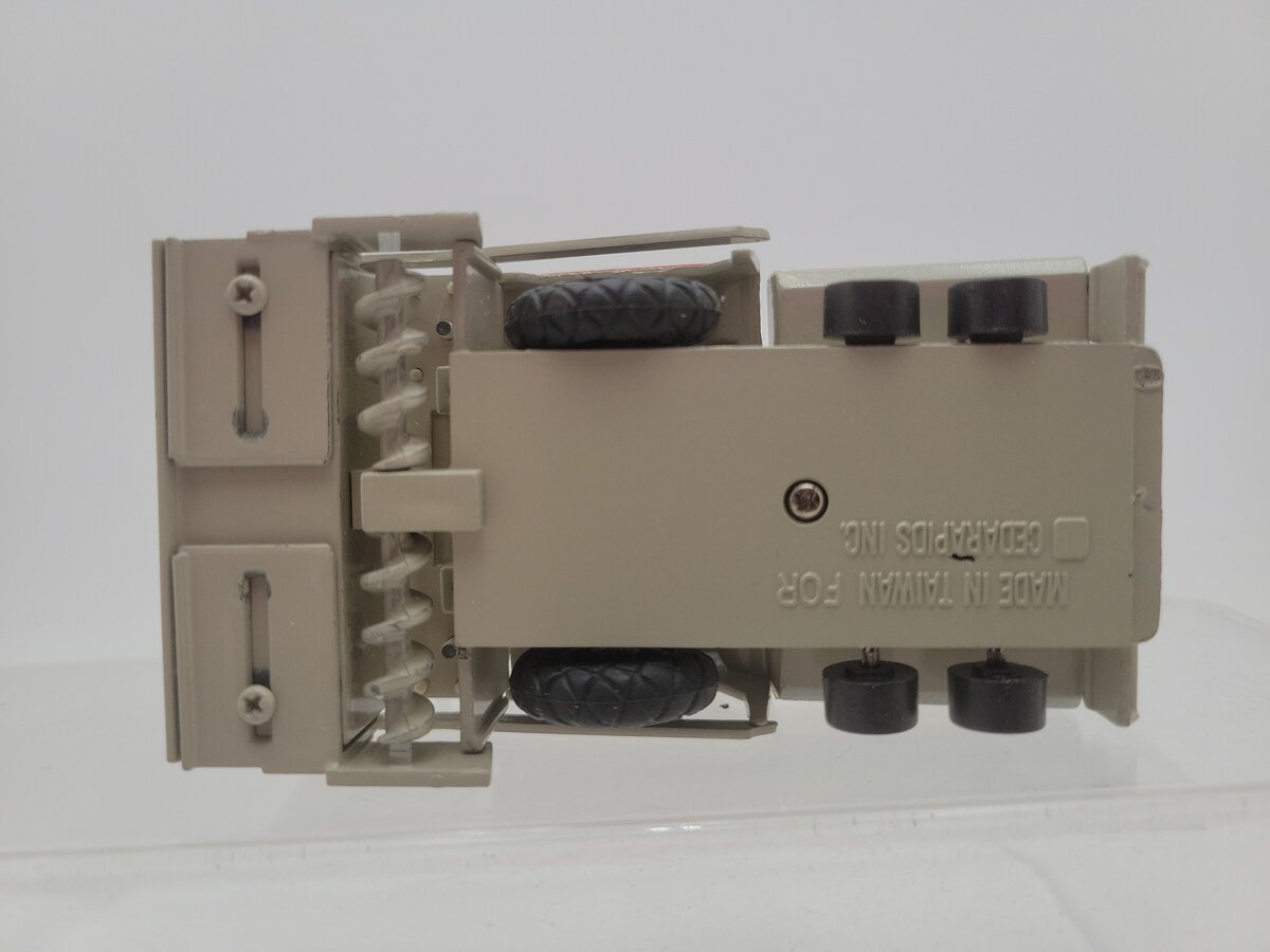 Raytheon 1:50 Scale Cedar Rapids Grayhound Asphalt Paver Diecast Model EX/Box