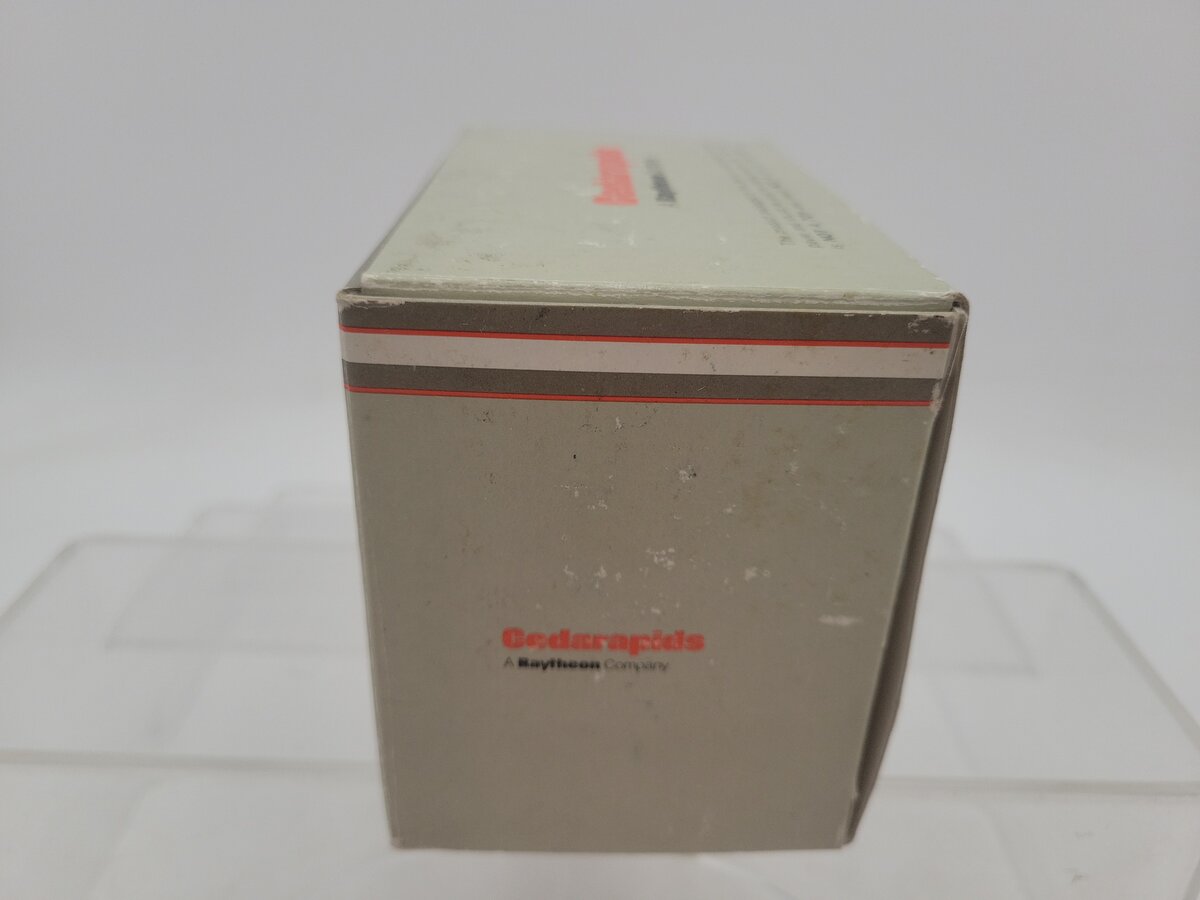 Raytheon 1:50 Scale Cedar Rapids Grayhound Asphalt Paver Diecast Model EX/Box