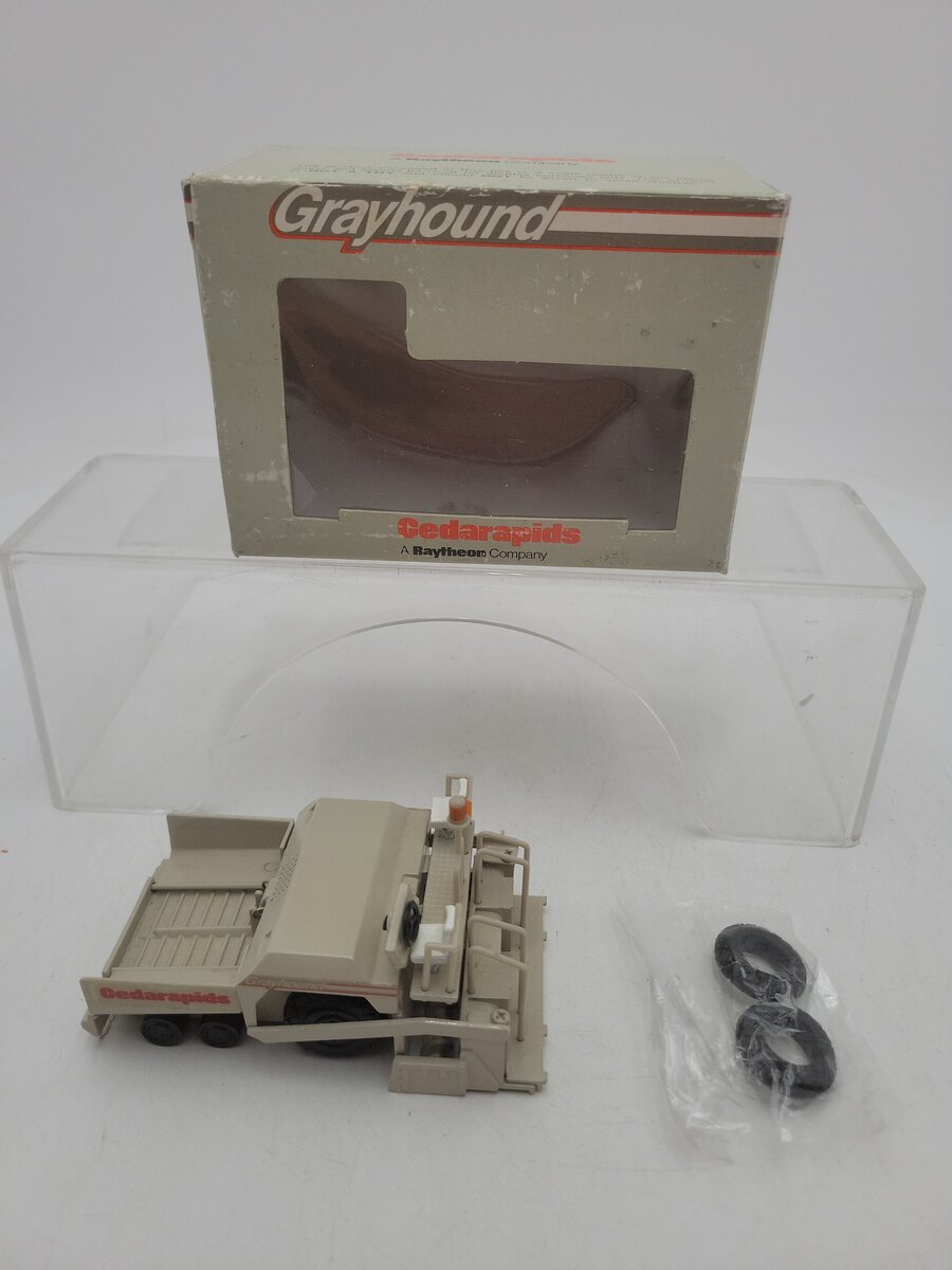 Raytheon 1:50 Scale Cedar Rapids Grayhound Asphalt Paver Diecast Model EX/Box