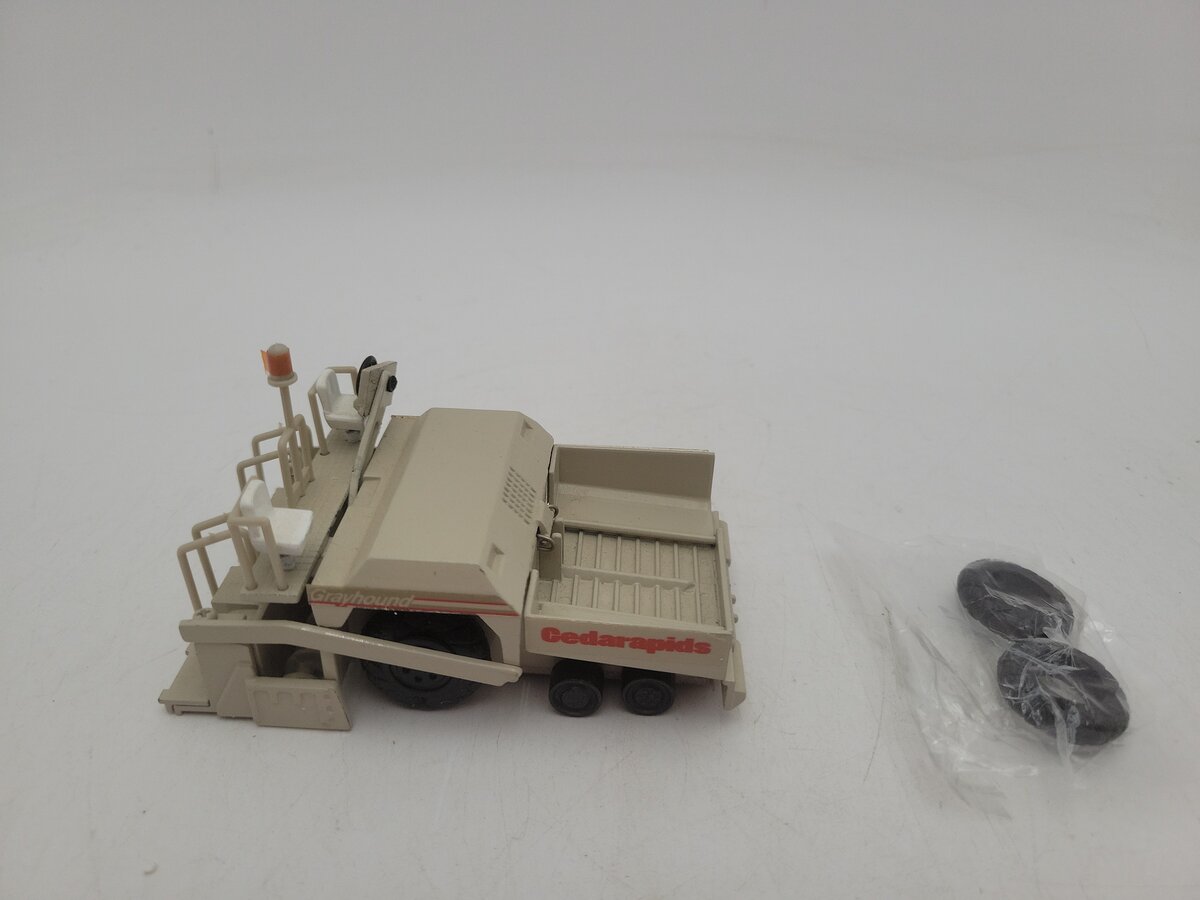 Raytheon 1:50 Scale Cedar Rapids Grayhound Asphalt Paver Diecast Model EX/Box