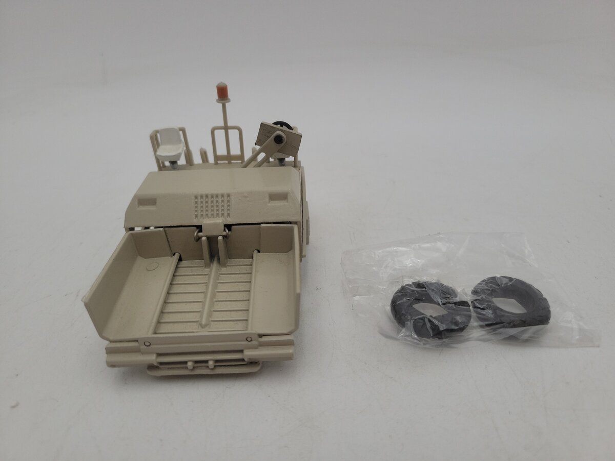Raytheon 1:50 Scale Cedar Rapids Grayhound Asphalt Paver Diecast Model EX/Box