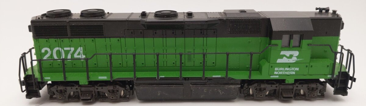 Atlas 7022 Burlington Northern GP38 Diesel Locomotive #2074 EX/Box