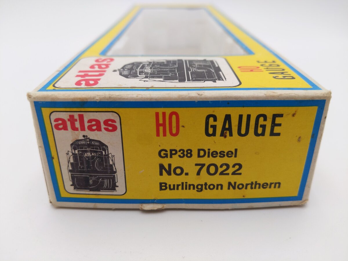 Atlas 7022 Burlington Northern GP38 Diesel Locomotive #2074 EX/Box