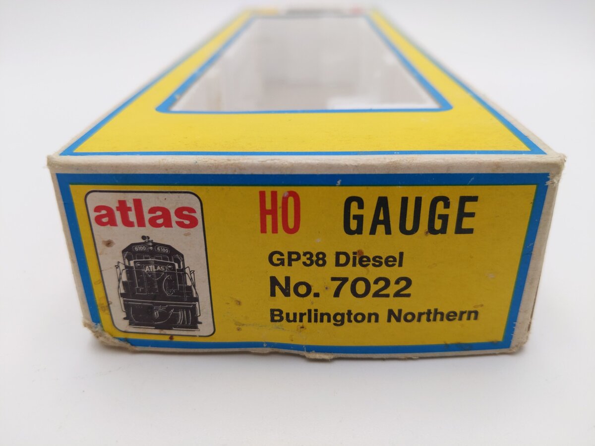 Atlas 7022 Burlington Northern GP38 Diesel Locomotive #2074 EX/Box