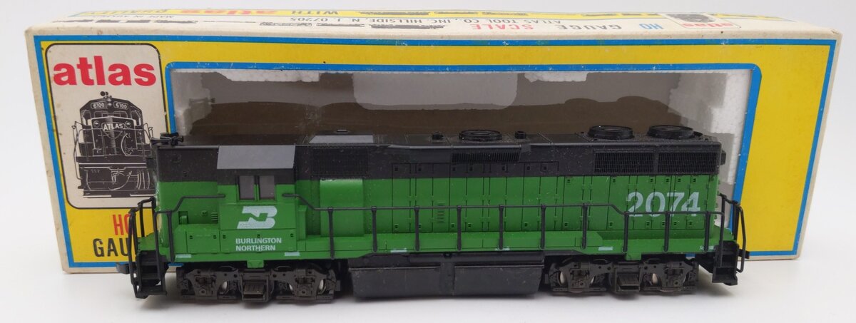 Atlas 7022 Burlington Northern GP38 Diesel Locomotive #2074 EX/Box