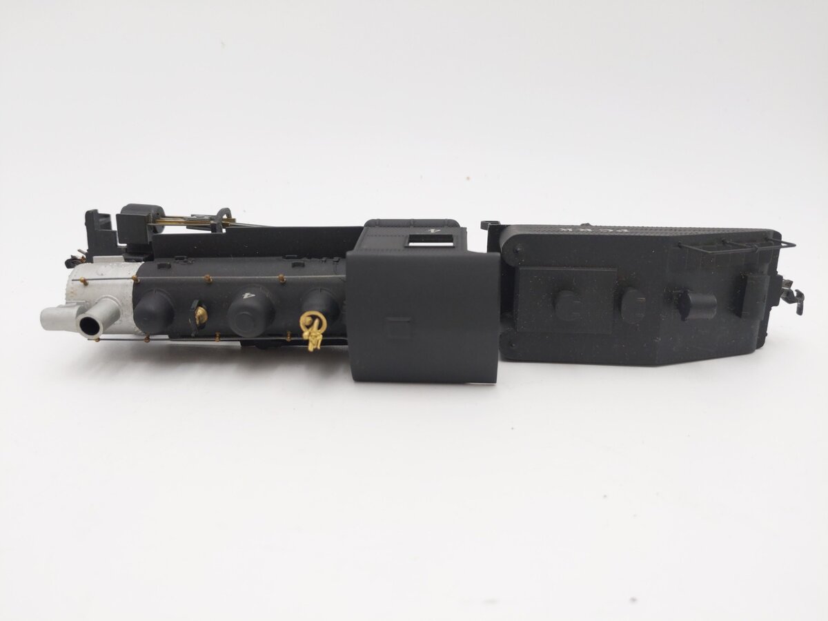 Roundhouse 410 Undecorated 0-6-0 Steam Locomotive Kit