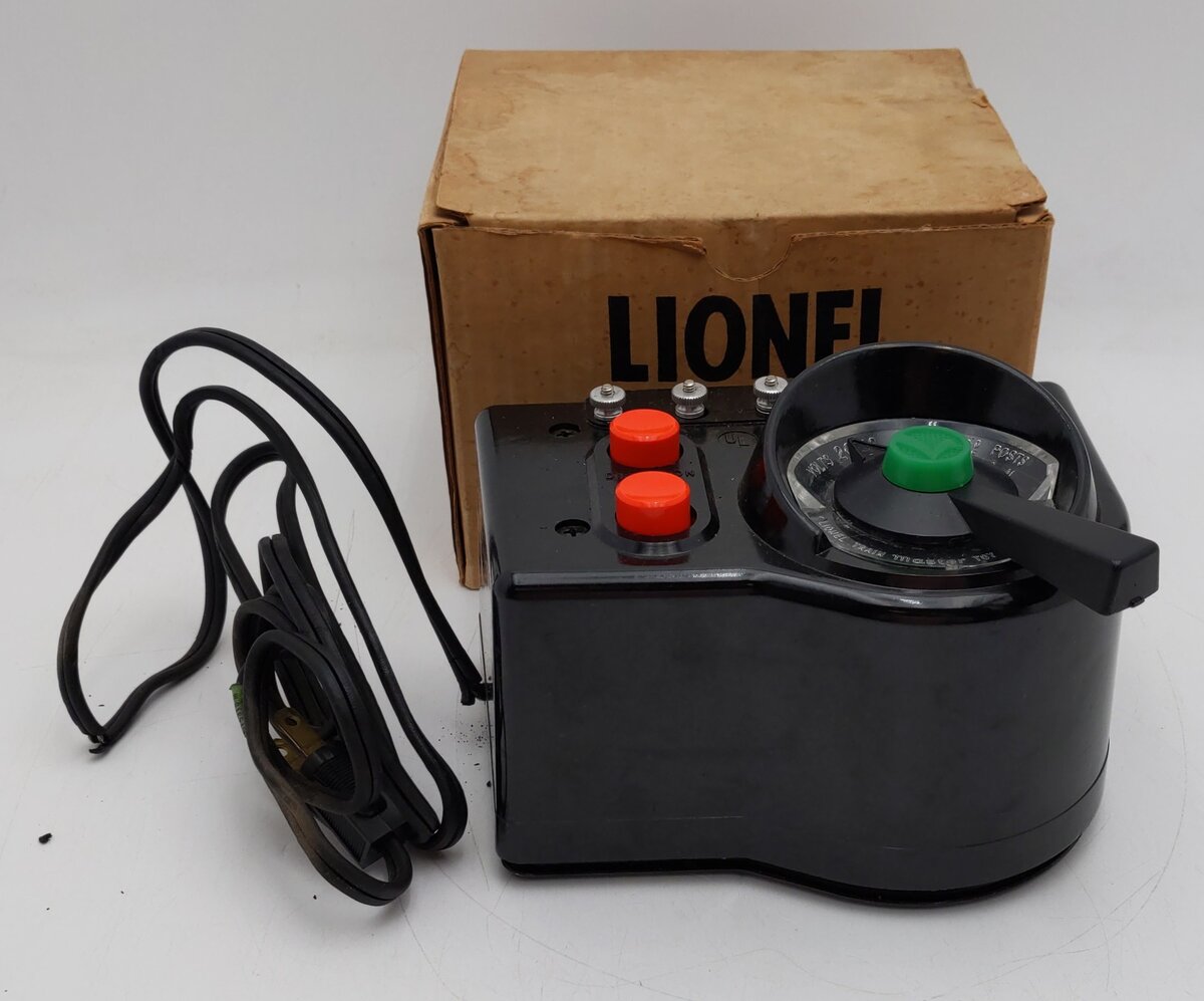 Lionel LW O Vintage Trainmaster 125 Watt Transformer with Whistle EX/Box