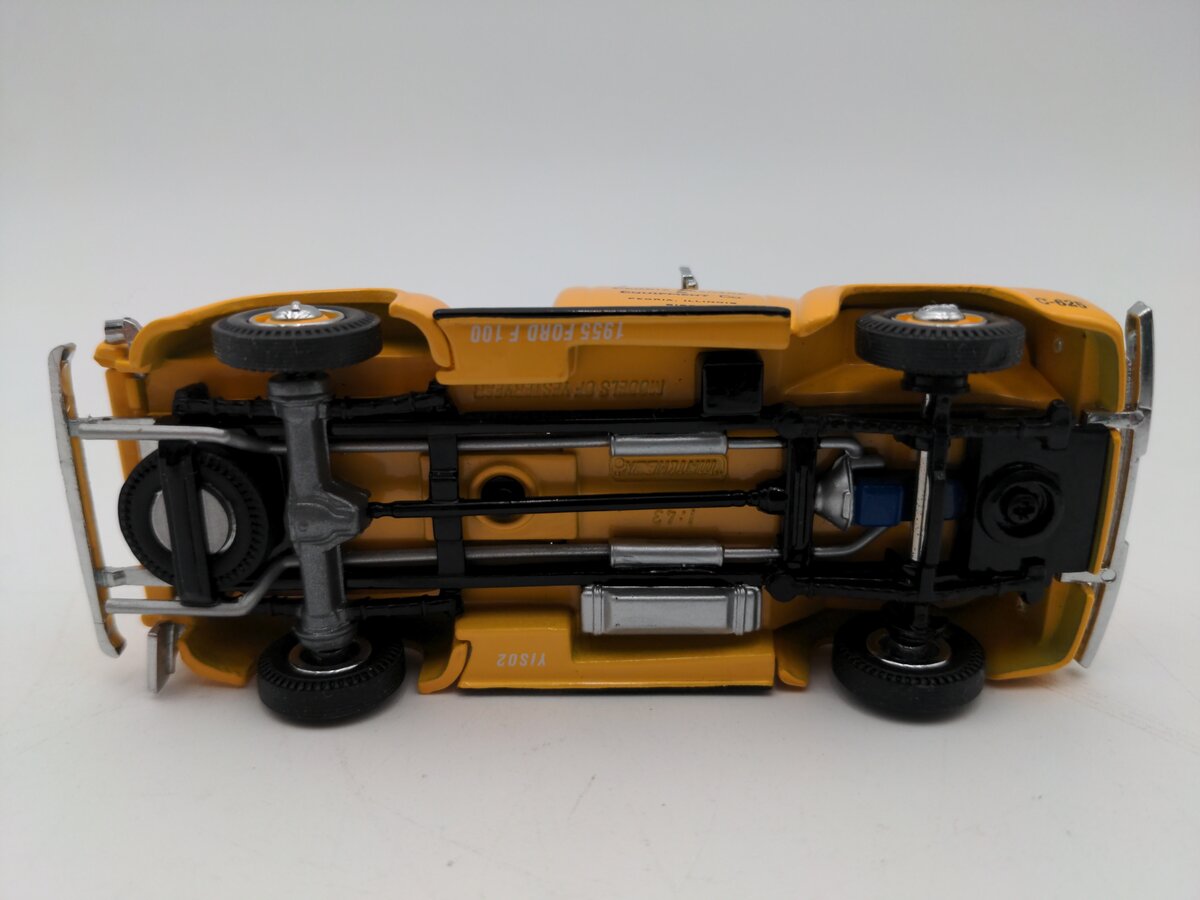 Matchbox YIS02 1:43 Scale Diecast Caterpillar 1955 Ford F100 VG