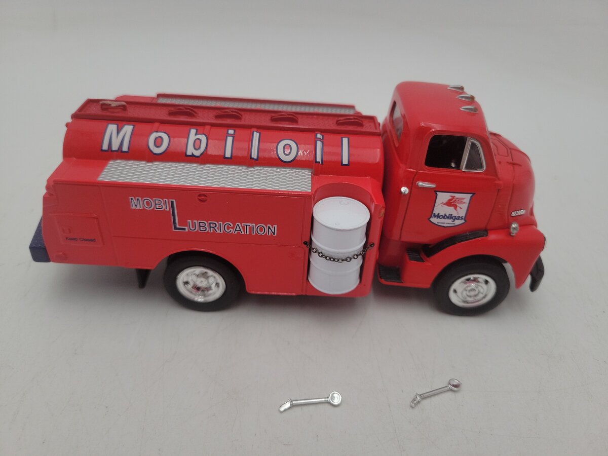 First Gear 19-1230 1:34 Scale 1952 GMC Fuel Tanker Mobil Oil Gas Lubrication LN/Box