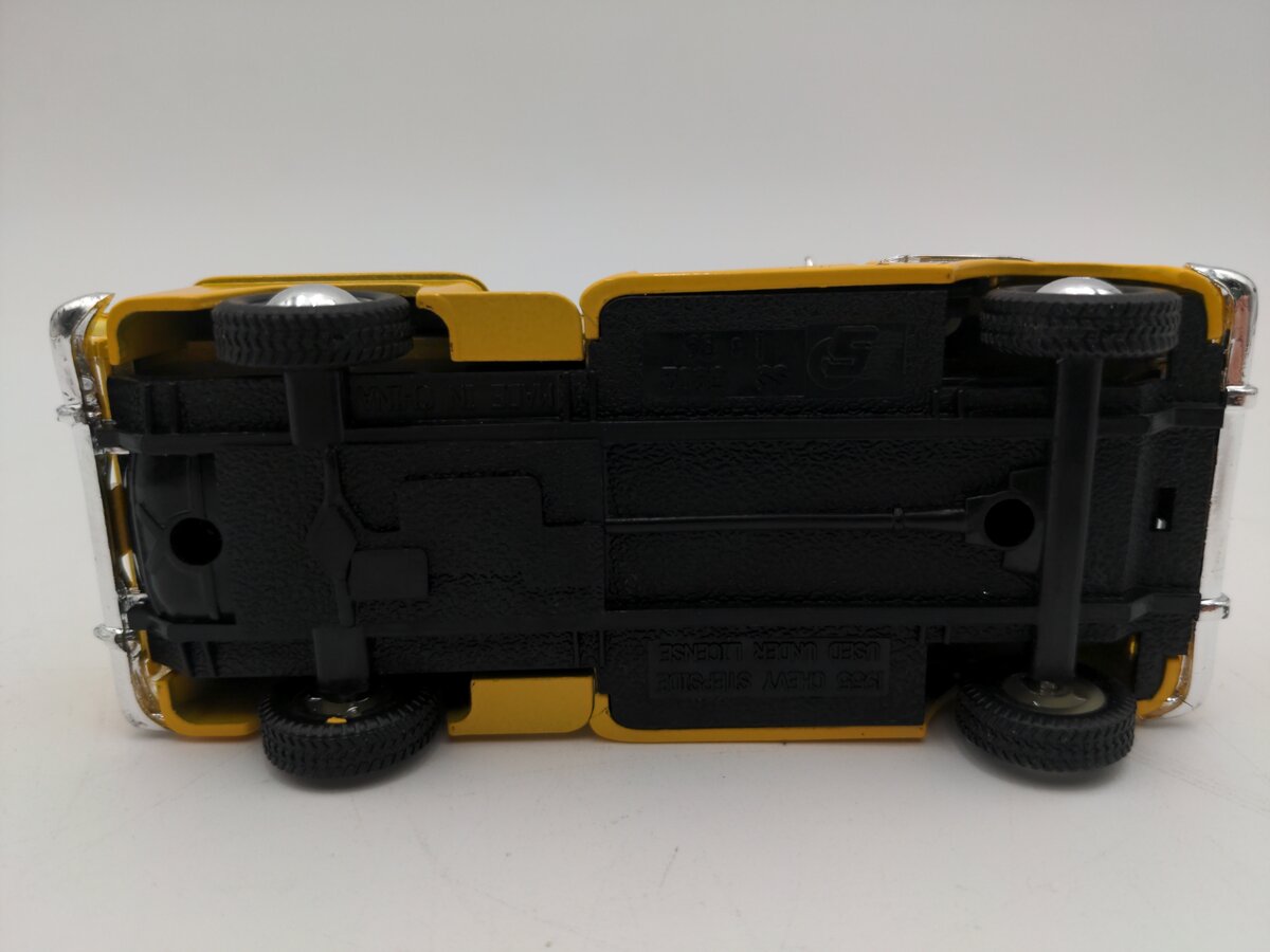 Chevy 5602 1:36 Scale Diecast 1955 Chevy Stepside Pickup Truck VG
