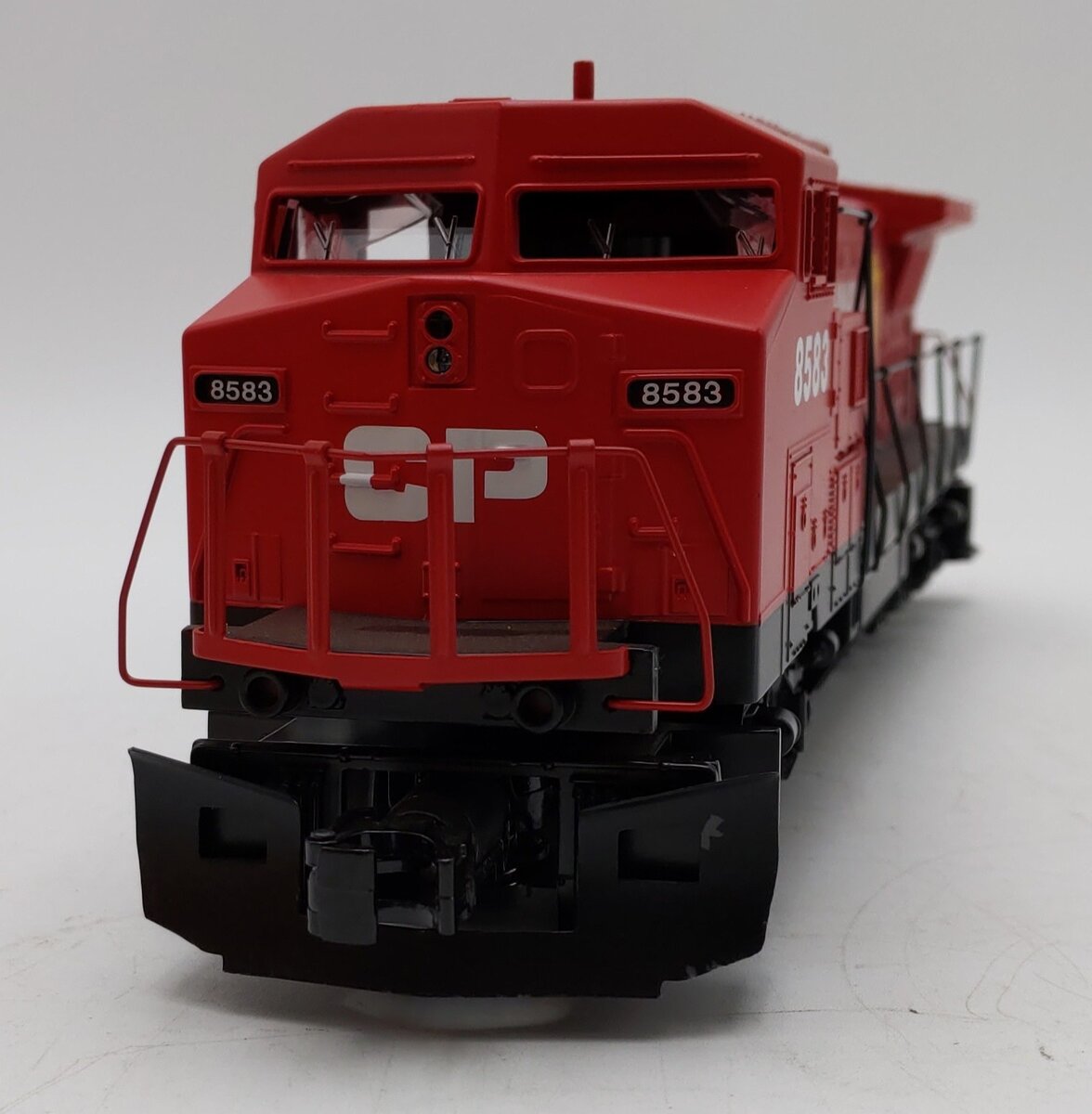 MTH 33-2031-1 Canadian Pacific Dash-8 Diesel Engine w/Horn & Bell #8583 LN/Box