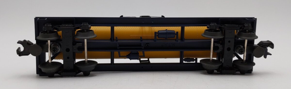 MTH 33-7303 O Gauge Chessie Tank Car #8210 LN/Box