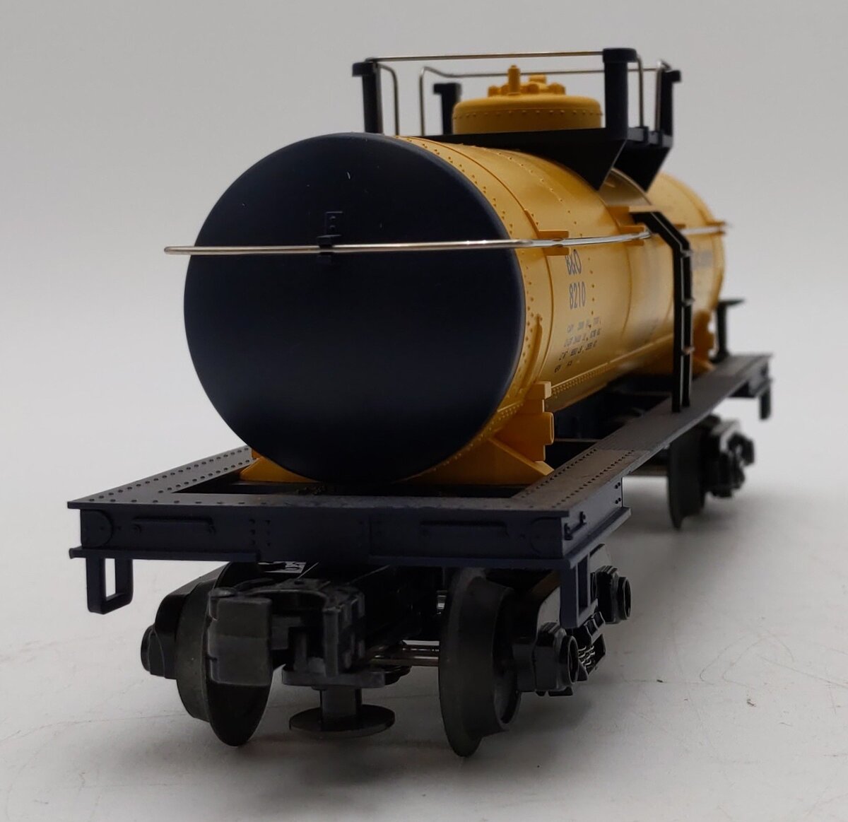 MTH 33-7303 O Gauge Chessie Tank Car #8210 LN/Box