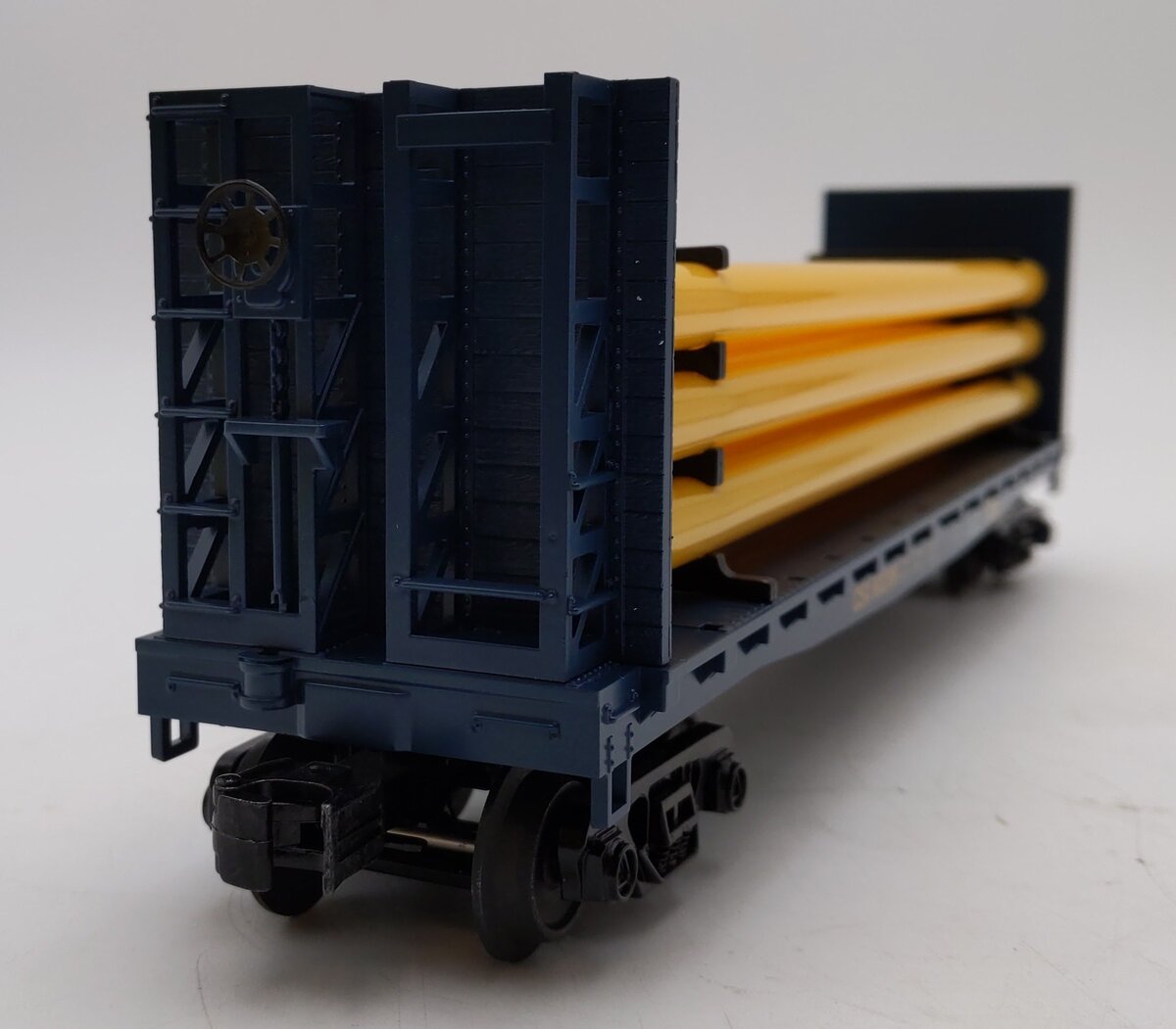 MTH Rail King O Gauge CSX Bulkhead Flat Car with Bulkheads & Pipe Load LN/Box