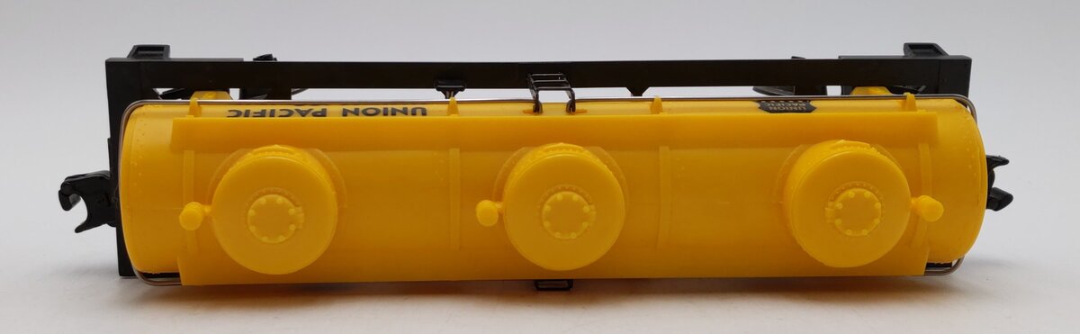 Lionel 6-16123 O Gauge Union Pacific Triple Dome Tank Car LN/Box