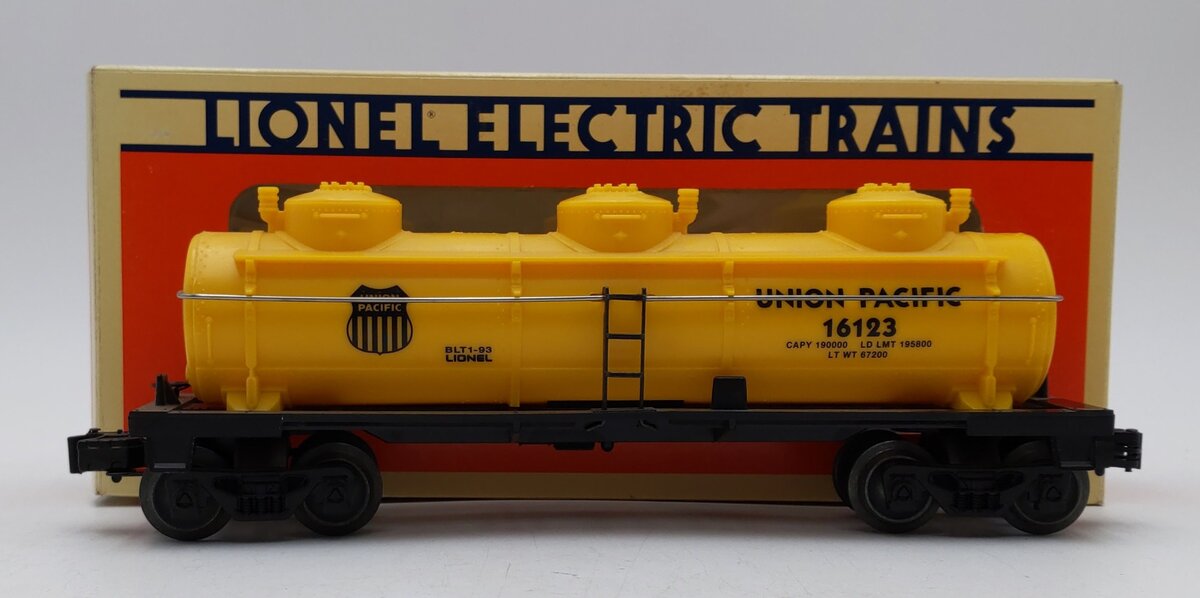 Lionel 6-16123 O Gauge Union Pacific Triple Dome Tank Car LN/Box