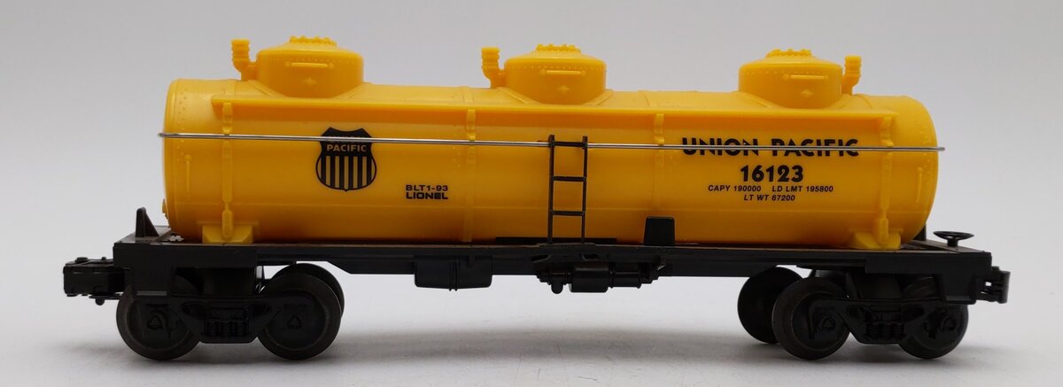 Lionel 6-16123 O Gauge Union Pacific Triple Dome Tank Car LN/Box