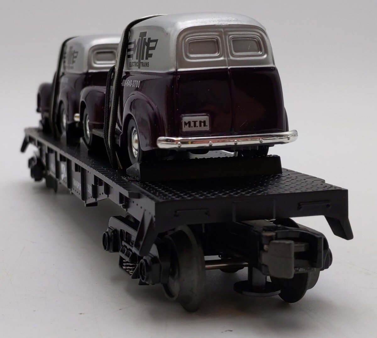 MTH 30-76002 O Gauge MTH RRC-2001 Flatcar with 2 Ertl 1951 Panel Vans LN/Box