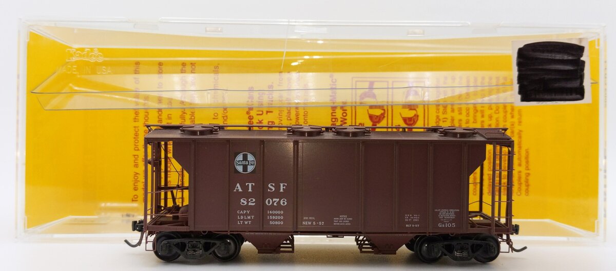 Kadee 8210 HO Scale ATSF 2003 Cubic Feet 2 Bay PS-2 Covered Hopper #82076 EX/Box