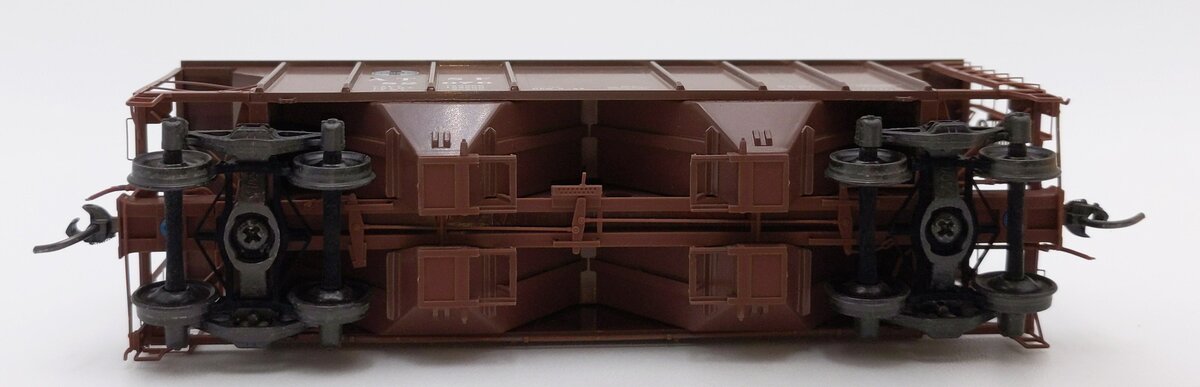 Kadee 8210 HO Scale ATSF 2003 Cubic Feet 2 Bay PS-2 Covered Hopper #82076 EX/Box