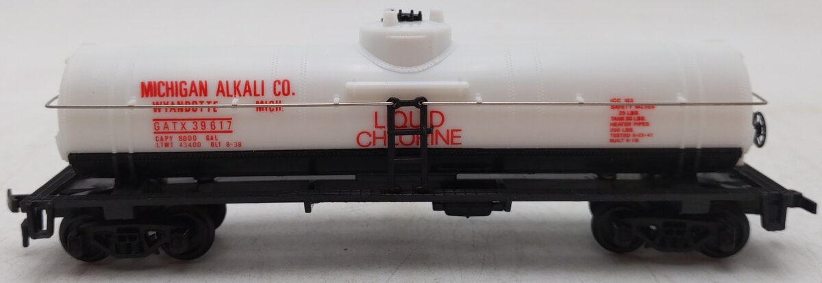 Model Power 8033 HO Scale Michigan Alkali Co. 40' Tank Car EX/Box