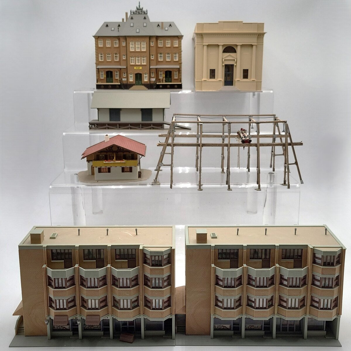 Vollmer, Kibri, & Other HO Scale Assorted Buildings: 3702, 25330, 38222 [7] EX
