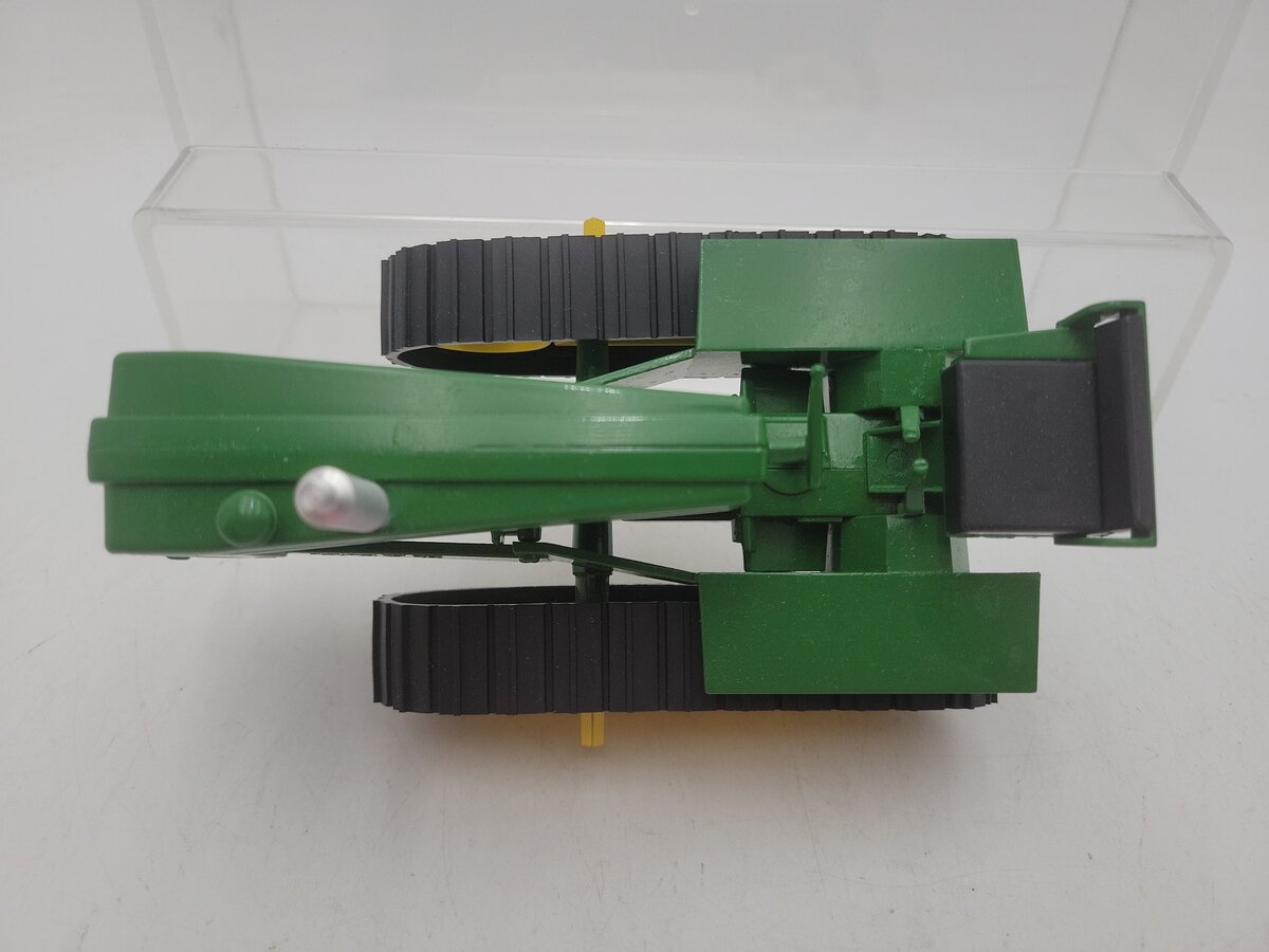Liberty Classic 365 1:16 Scale By SpecCast John Deere Green MC Crawler Diecast EX/Box