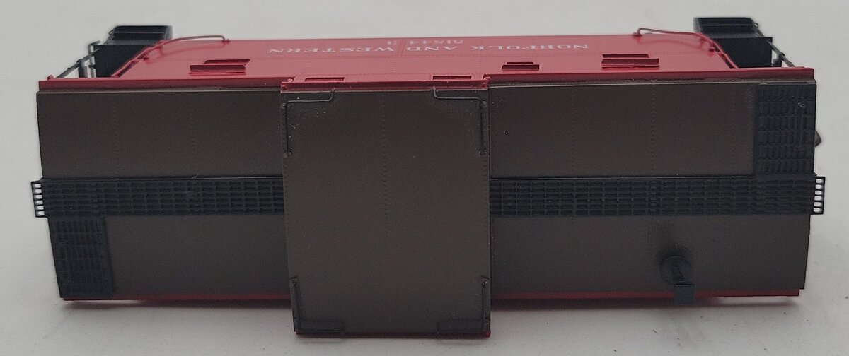 HO BRASS Norfolk and Western Caboose #518443 LN