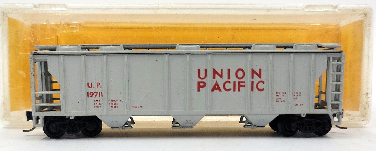 Atlas 3720 N Scale Union Pacific 3-Bay Covered Hopper #19711 LN/Box