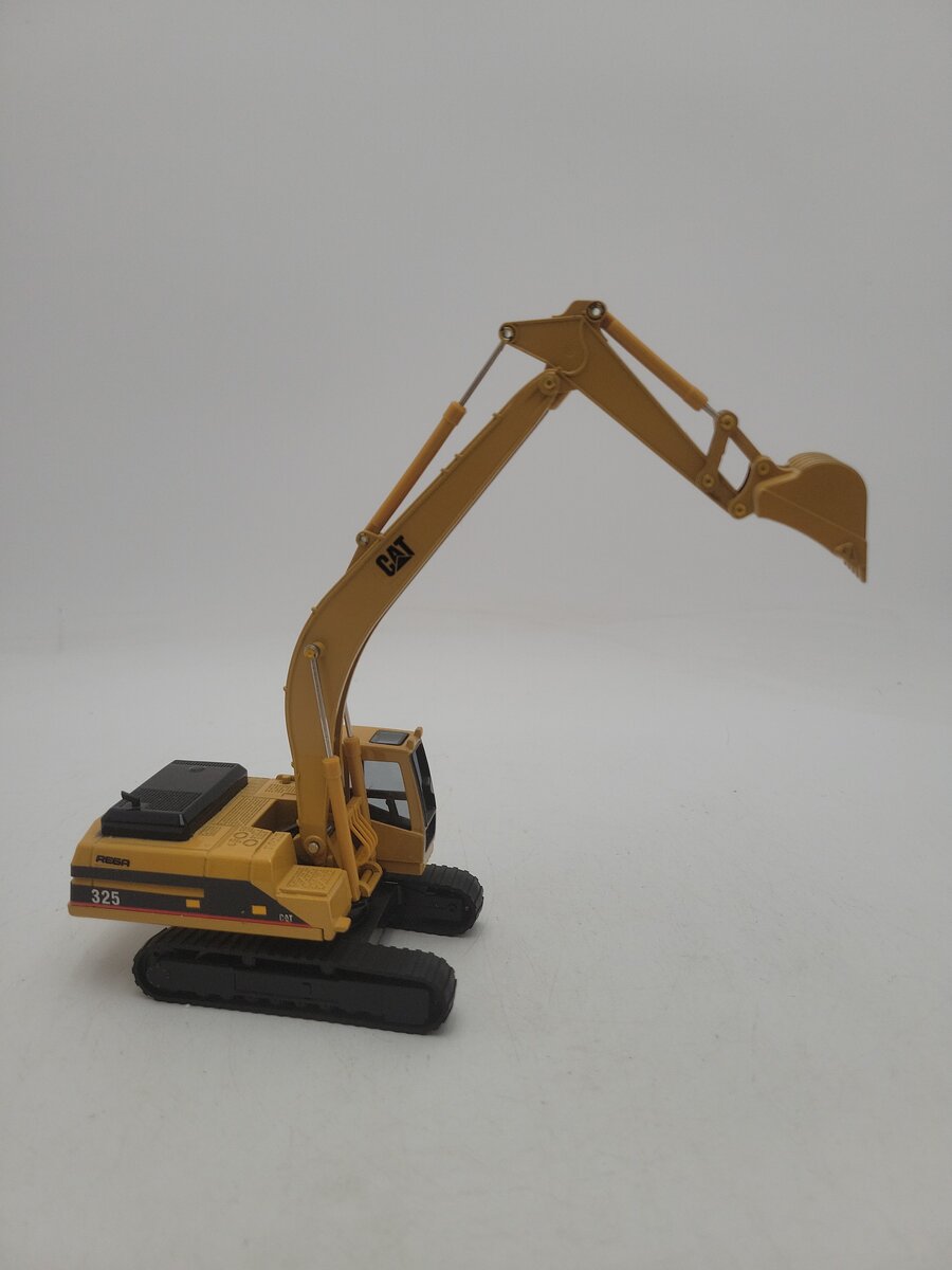 Caterpillar 325 1:50 Scale REGA CAT Mitsubishi Hydraulic Excavator Diecast EX/Box