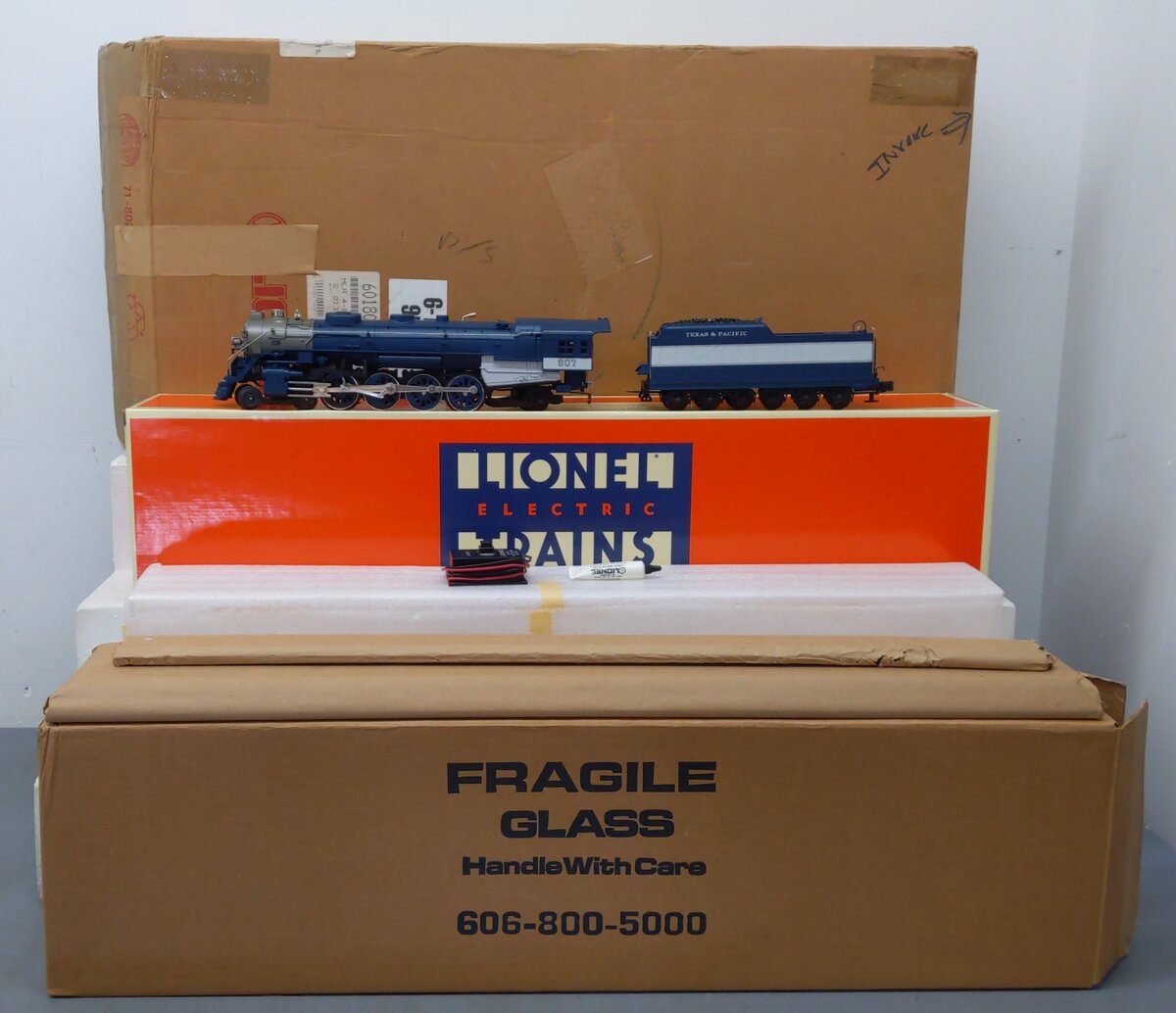 Lionel 6-18024 O Texas & Pacific L-3 4-8-2 Steam Loco & Tender #907 with Case EX/Box